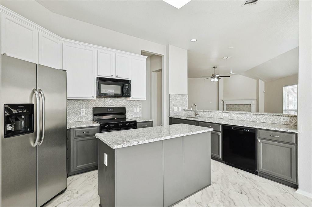 Property Photo:  1380 Meadows Avenue  TX 76226 