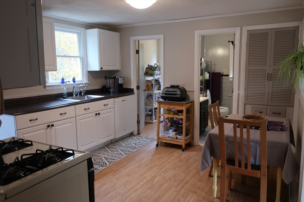 Property Photo:  552 Queen Anne Rd  MA 02645 