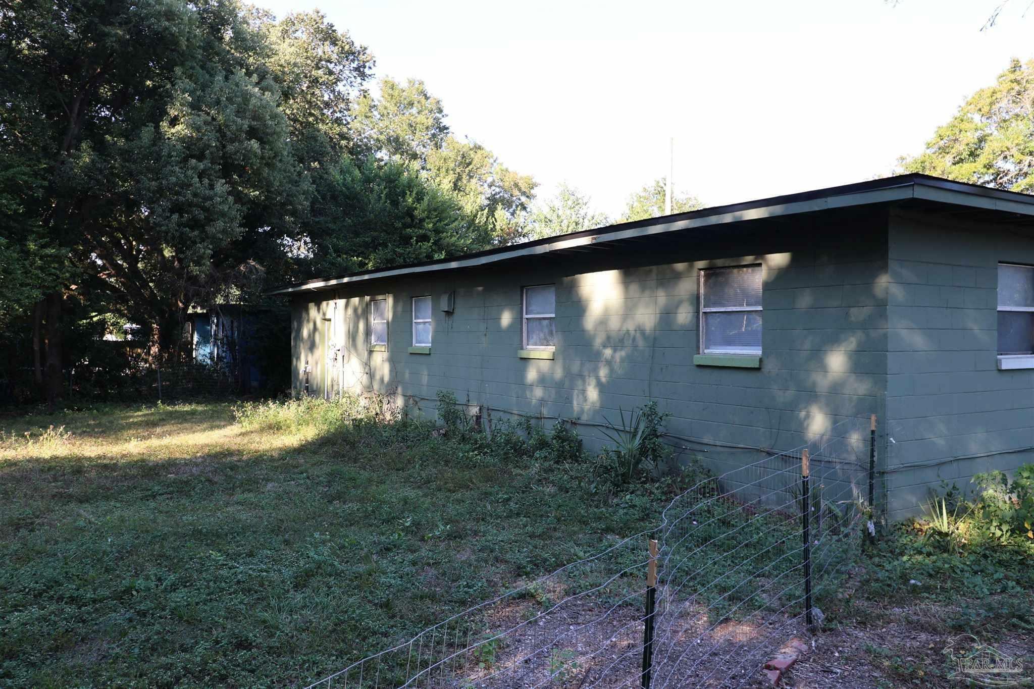 Property Photo:  203 Opal Ave  FL 32505 