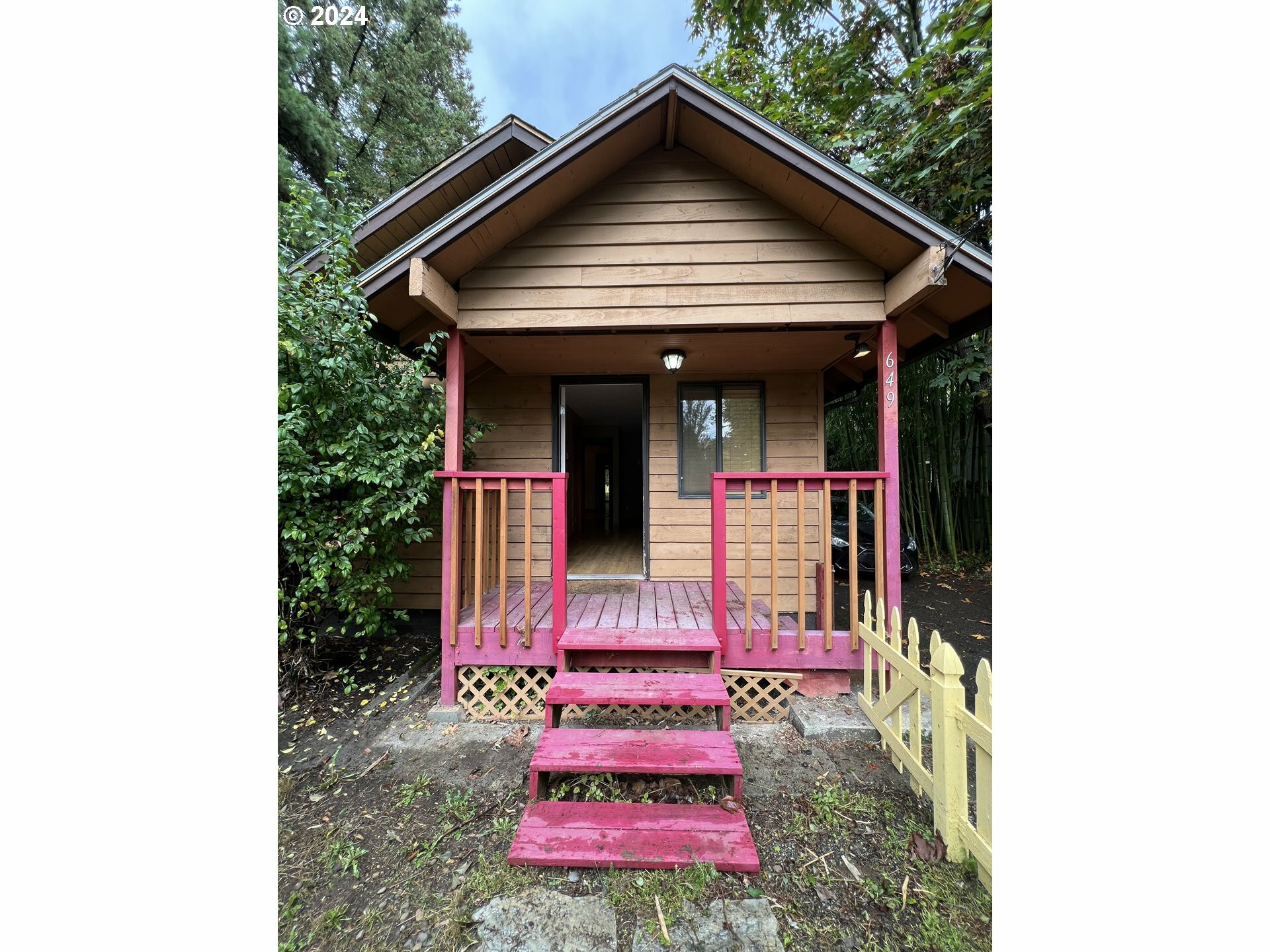 Property Photo:  649 NW 10th Ave  WA 98607 