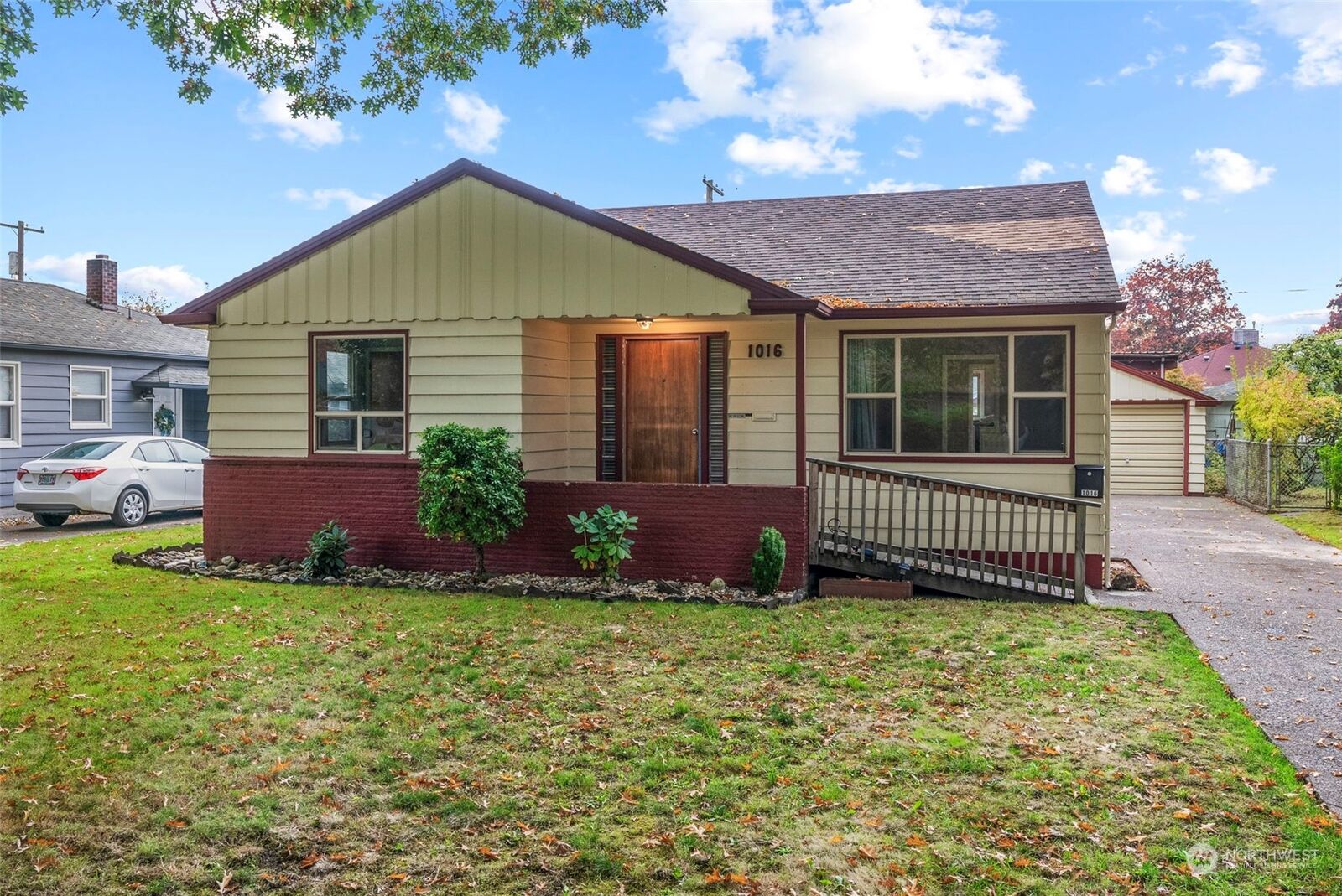 Property Photo:  1016  22nd Avenue  WA 98632 