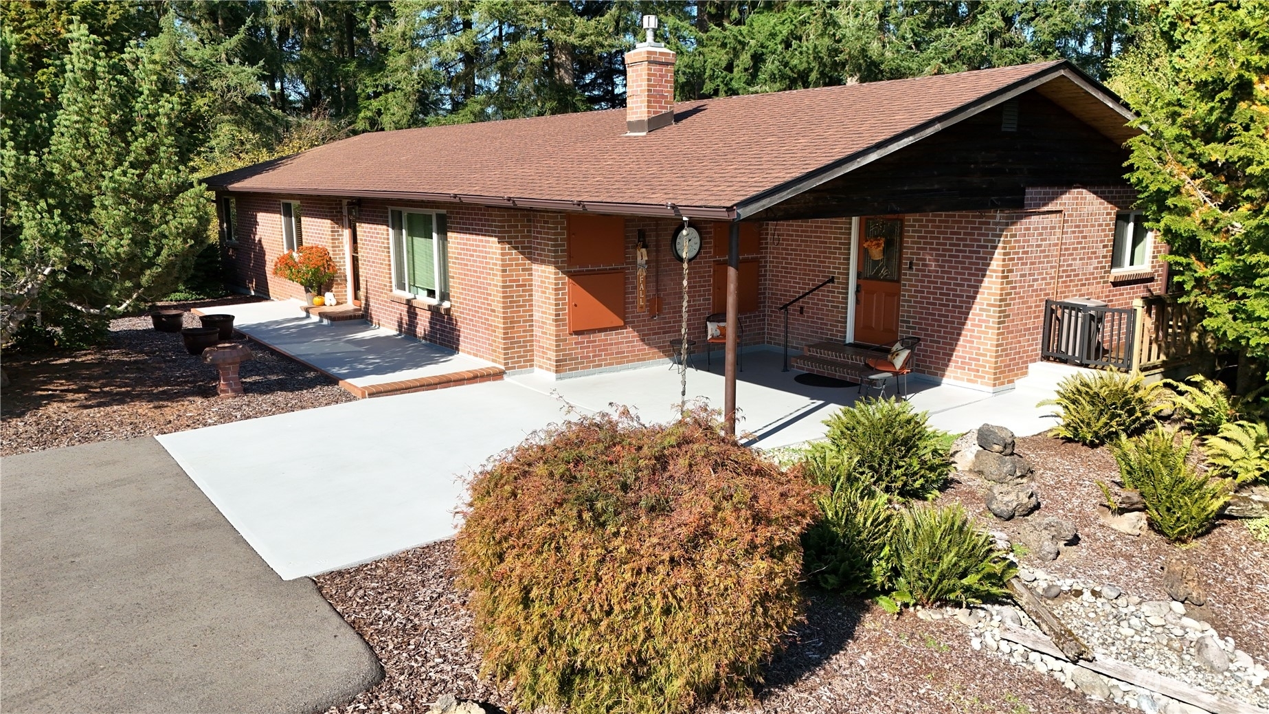 Property Photo: 16922 Albany Street SW WA 98579