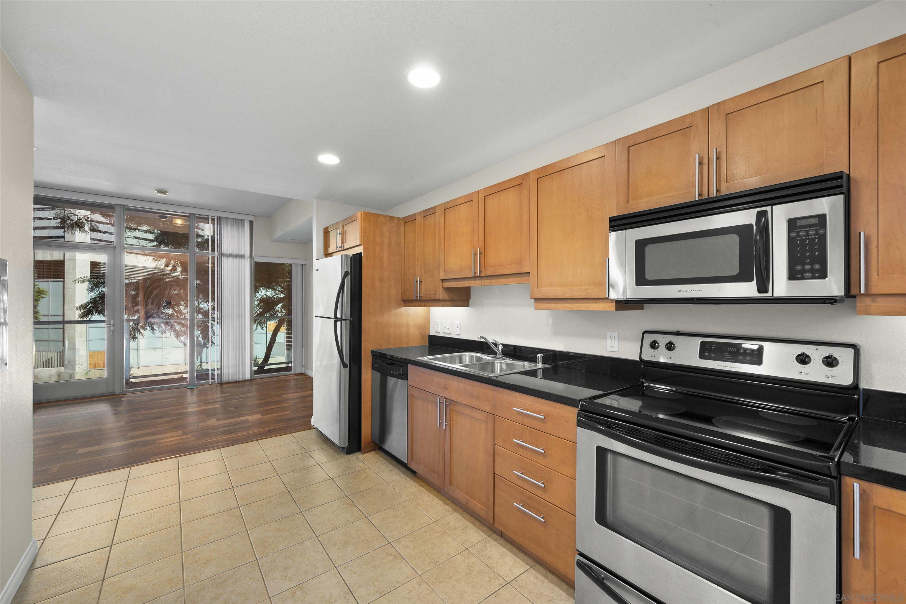 Property Photo:  206 Park Blvd. 211  CA 92101 