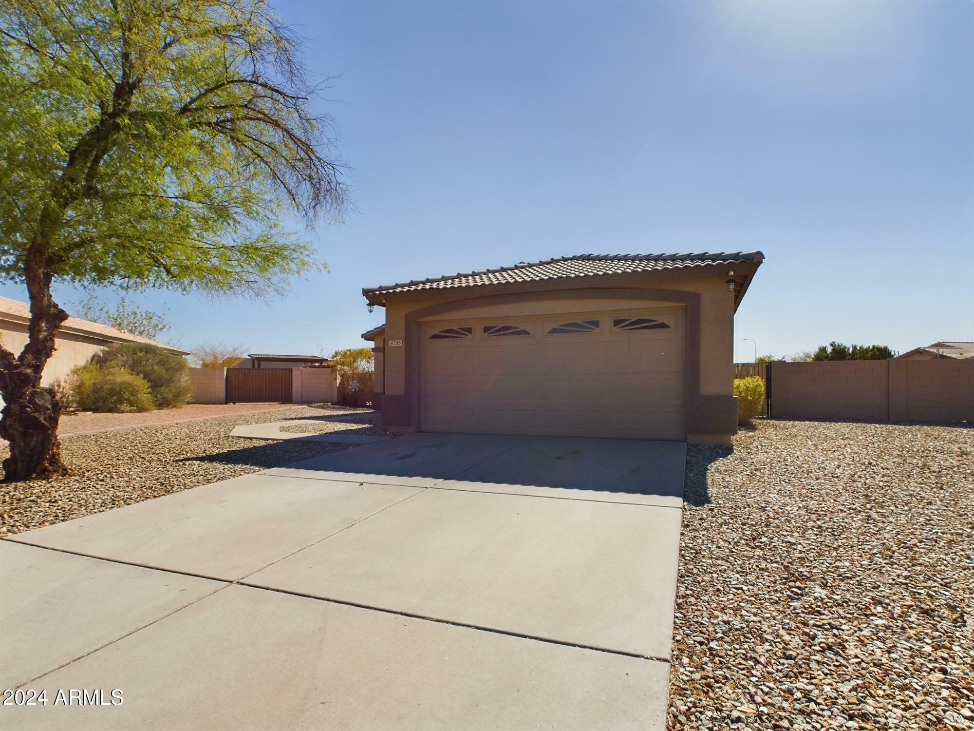 Property Photo:  8735 W Royal Palm Road  AZ 85345 