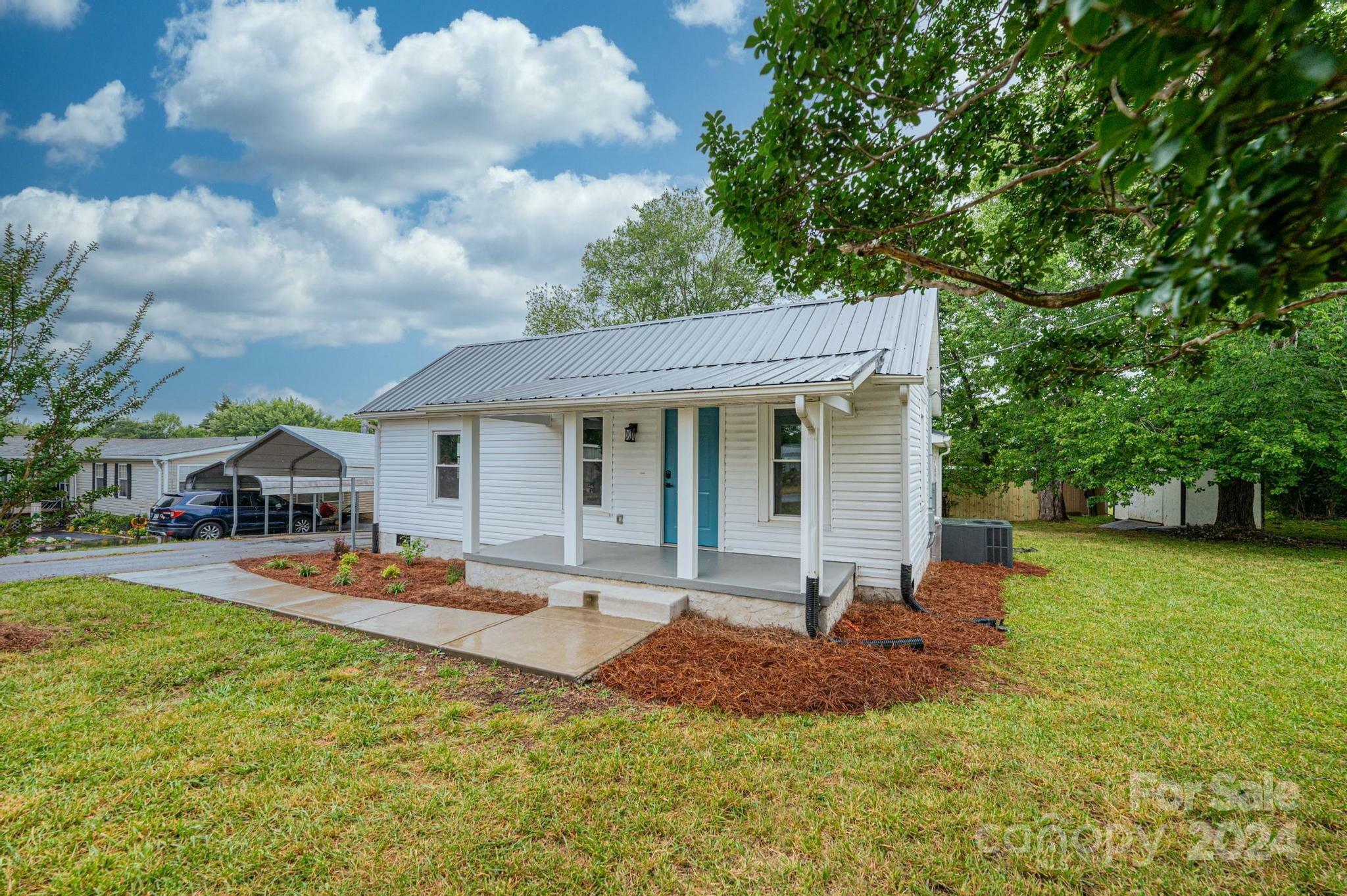 Property Photo:  604 5th Street Place SW  NC 28637 