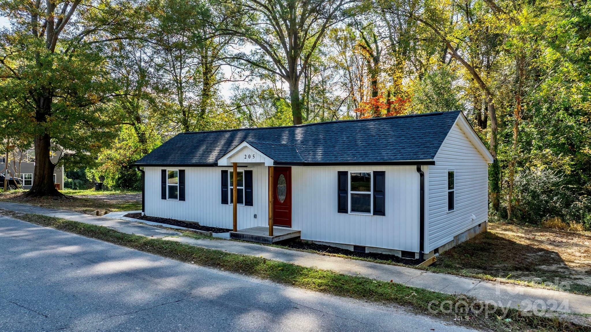 Property Photo:  205 W Robinson Street  NC 28034 