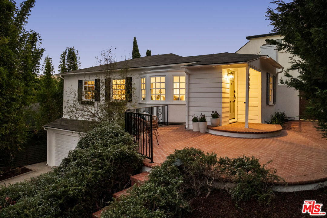 Property Photo:  2332   Claremont Ave  CA 90027 