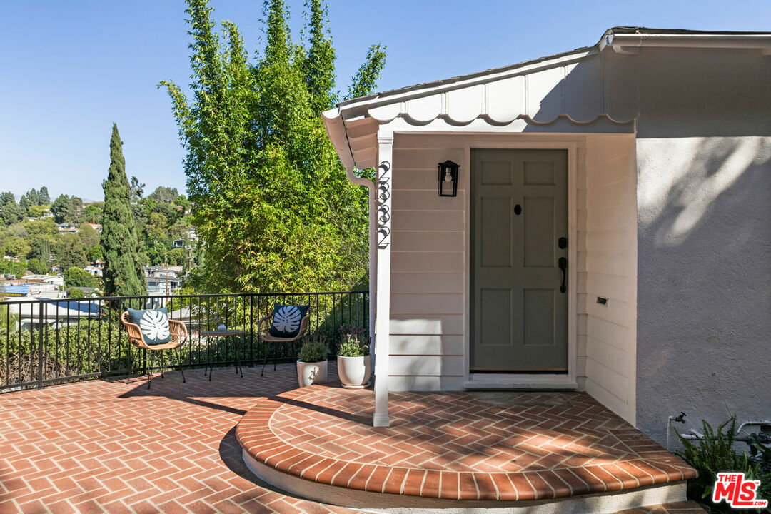 Property Photo:  2332   Claremont Ave  CA 90027 