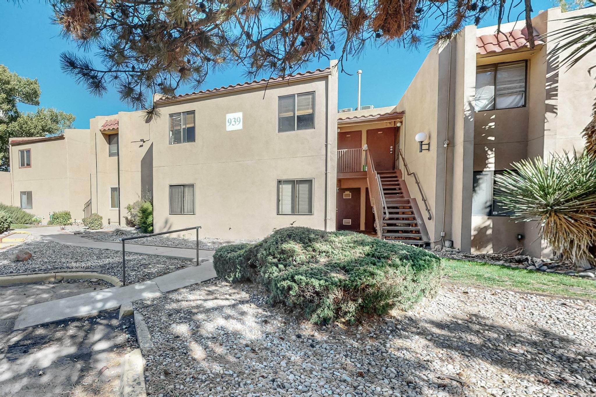 Property Photo:  939 Country Club Drive SE  NM 87124 