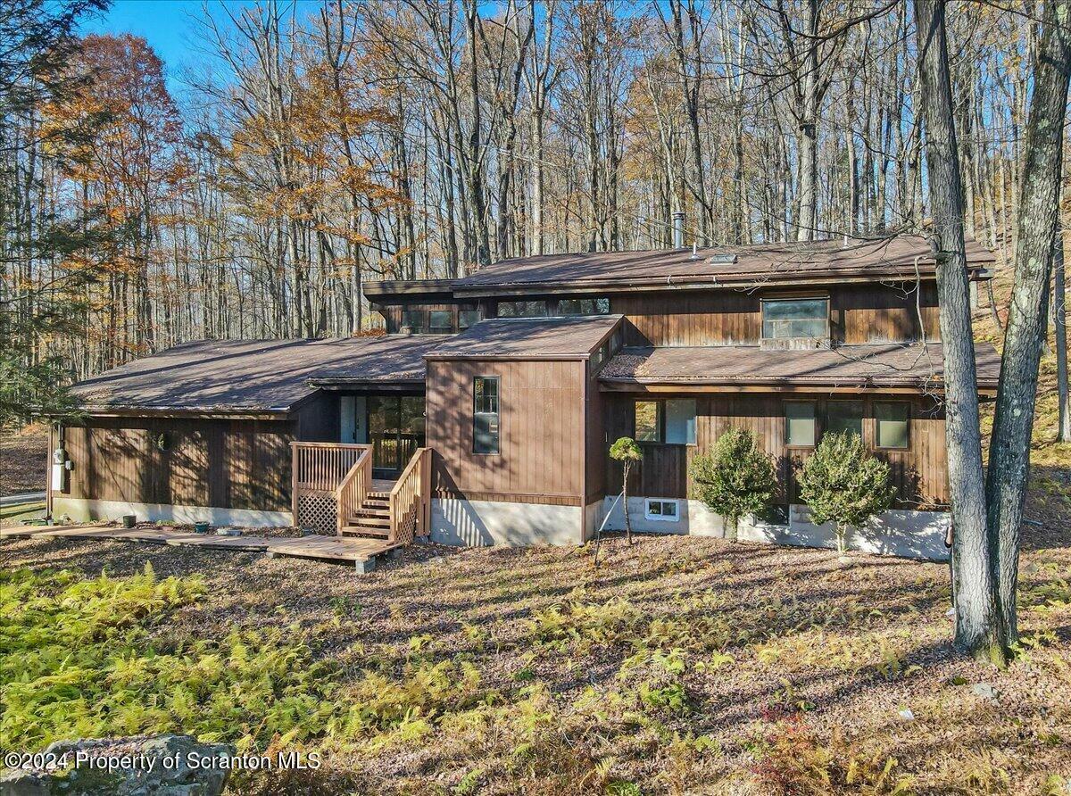 110 Plateau Drive  Greentown PA 18426 photo