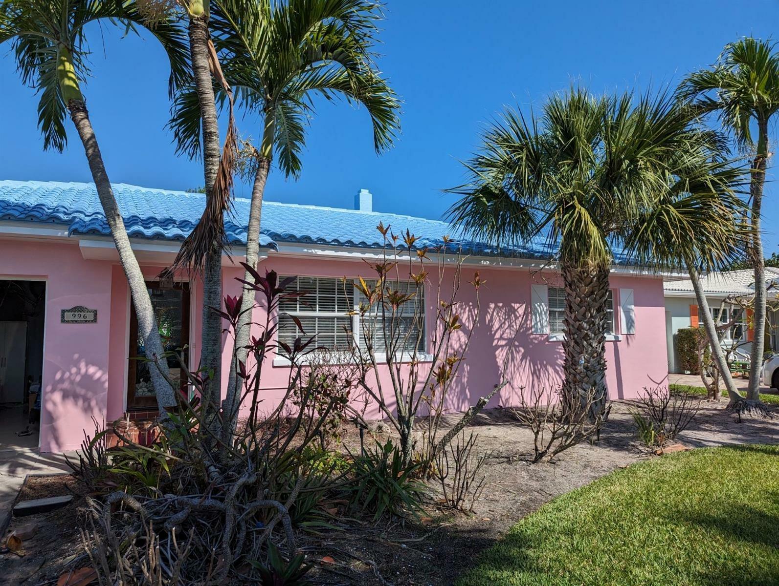 Property Photo:  996 Bruce Avenue  FL 33767 