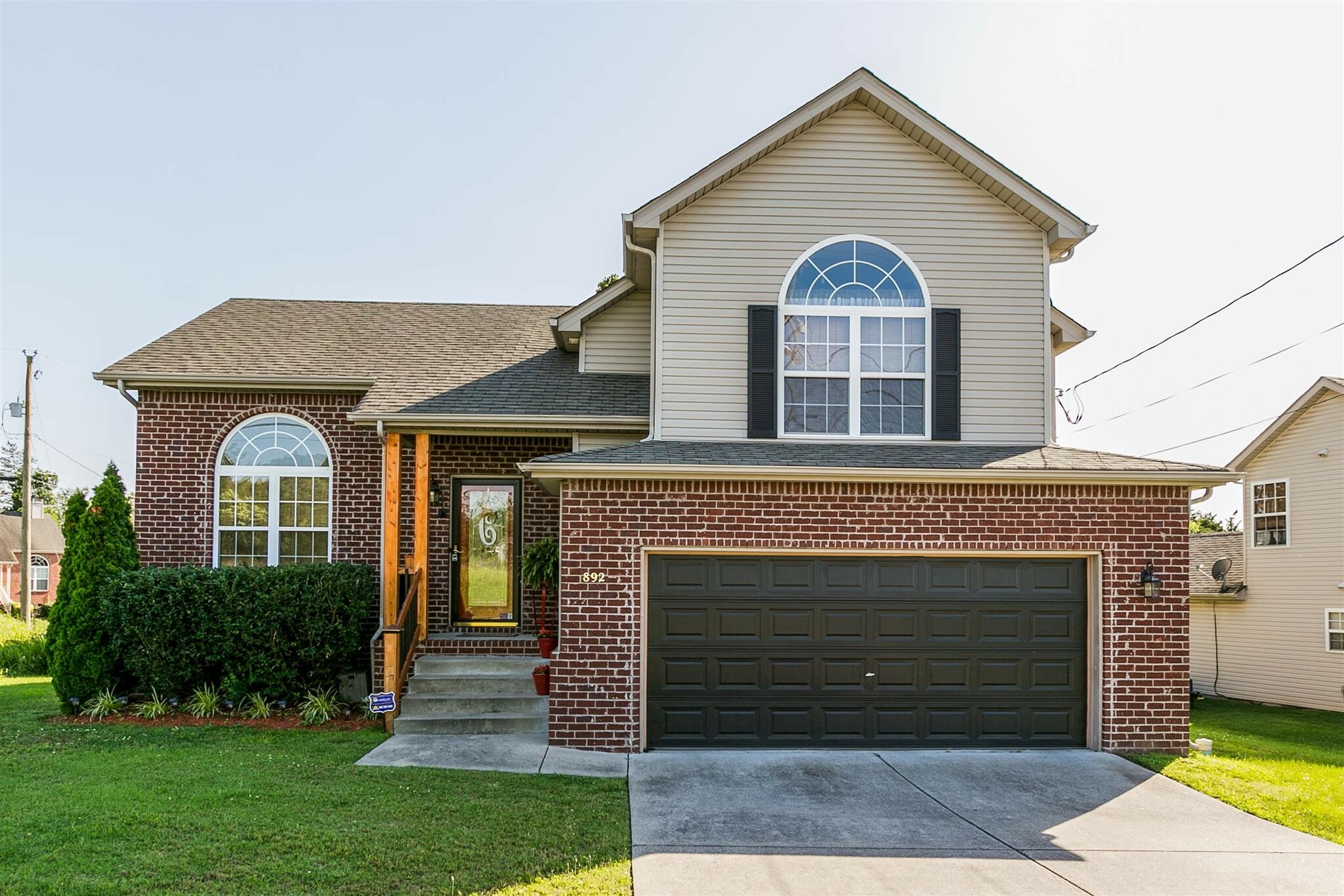 Property Photo:  892 Pin Oak Dr  TN 37013 