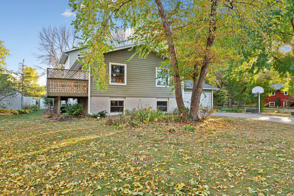 Property Photo:  812 Fremont Street E  MN 55057 