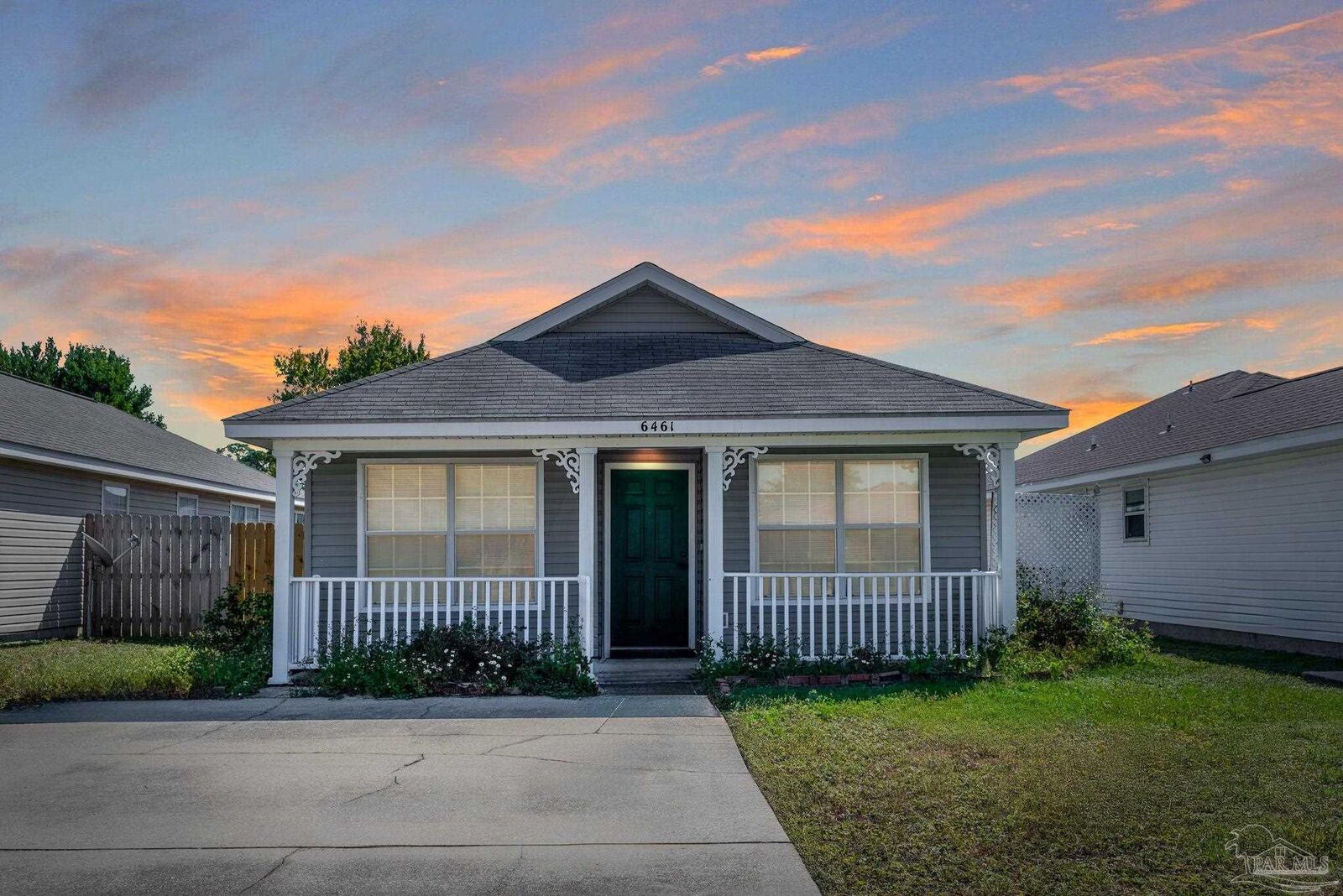Property Photo: 6461 Starfish Cv FL 32563