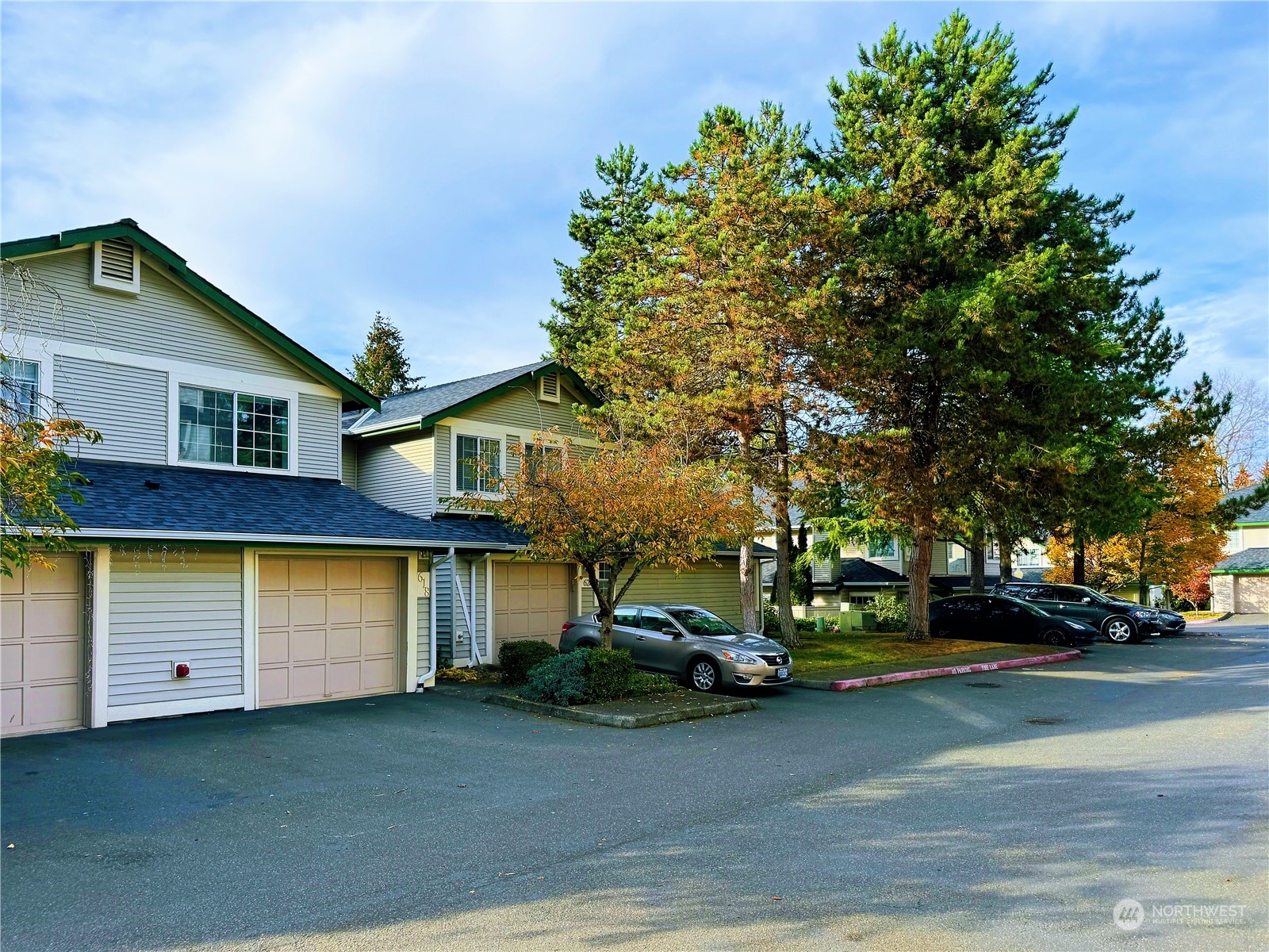 Property Photo:  618 122nd Avenue NE 3  WA 98005 