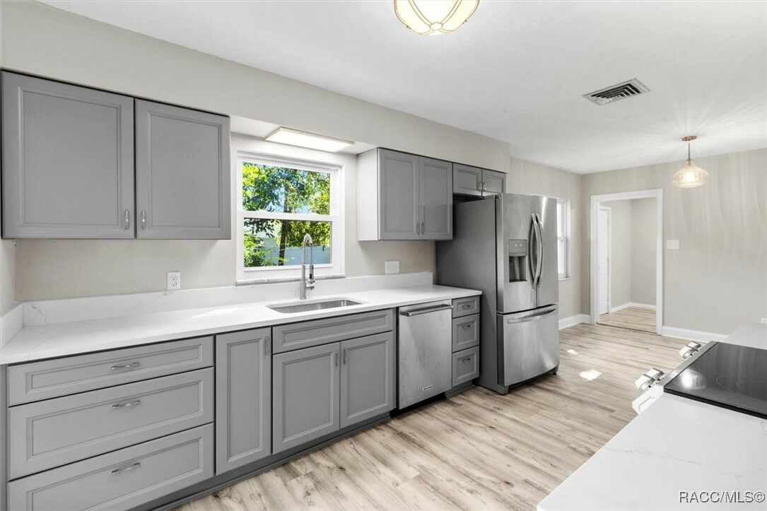 Property Photo:  10513 Homestead Drive  FL 33618 