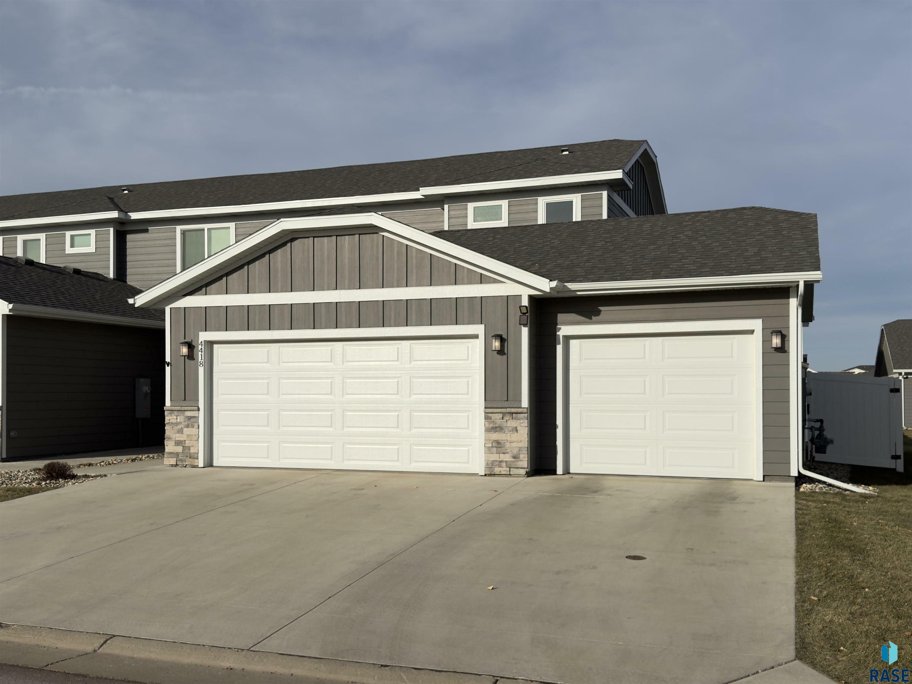 Property Photo:  4418 E Whisper Ridge Pl  SD 57108 