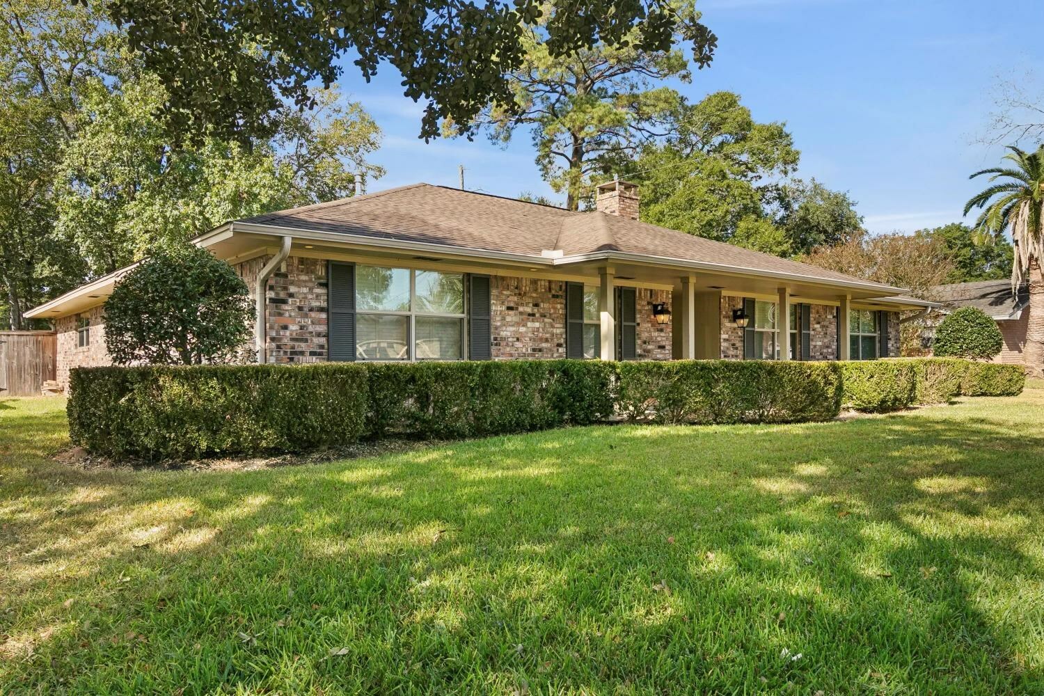 Property Photo:  975 Wisteria Dr  TX 77706 