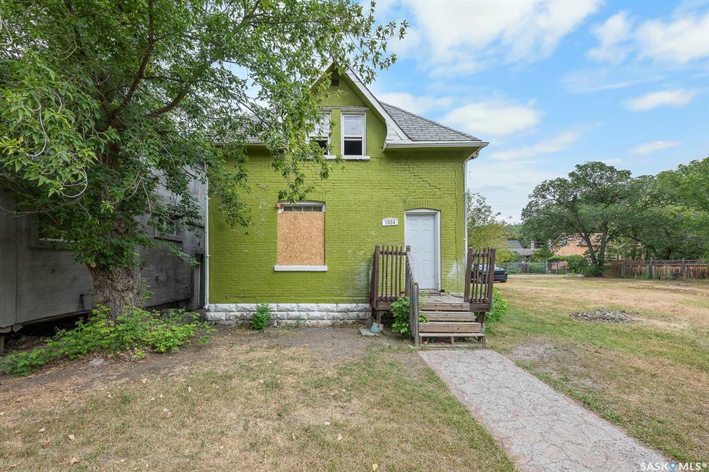 Property Photo:  1524 Victoria Avenue  SK S4P 0P5 