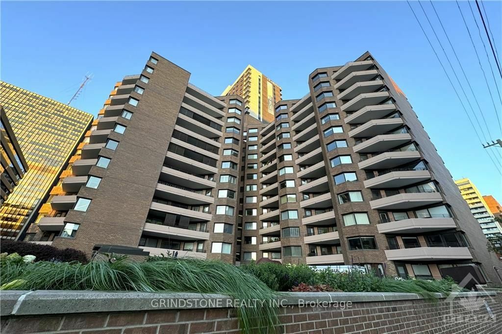 Property Photo:  151 Bay St 1203  ON K1R 7T2 