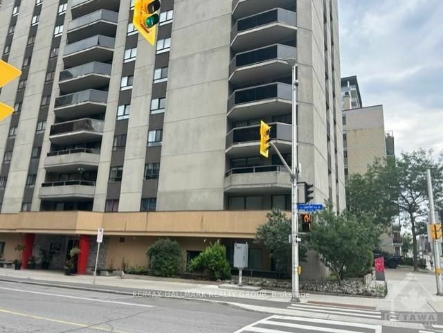 Photo de la propriété:  470 Laurier Ave W 1703  ON K1R 7W9 