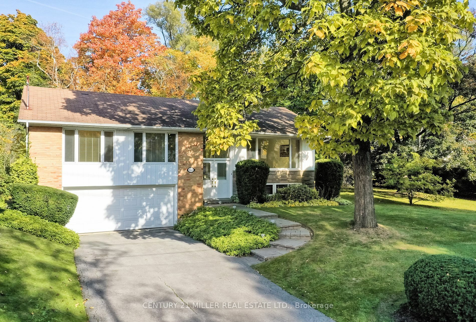 Property Photo:  257 Wedgewood Dr  ON L6J 4R6 