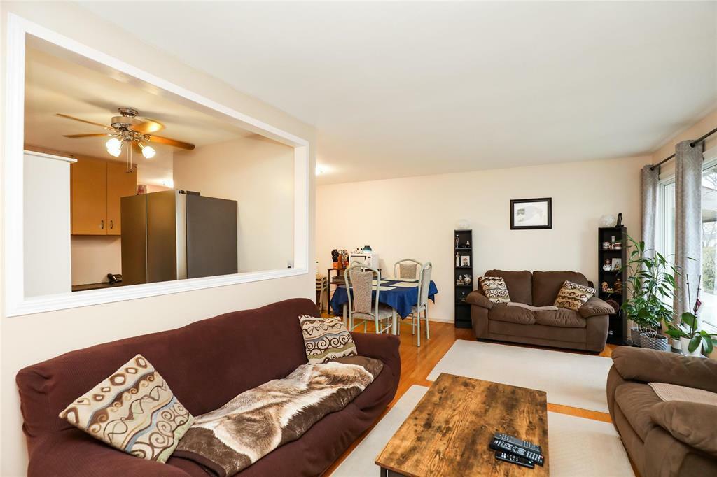 Property Photo:  409 Harold Avenue West  MB R2C 2E1 