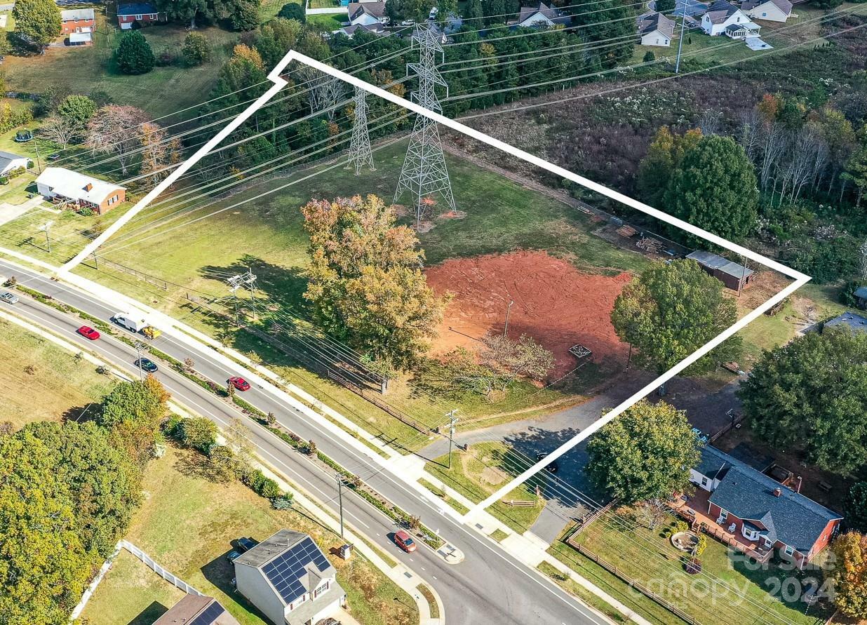 Property Photo: 800 Oakdale Road NC 28216