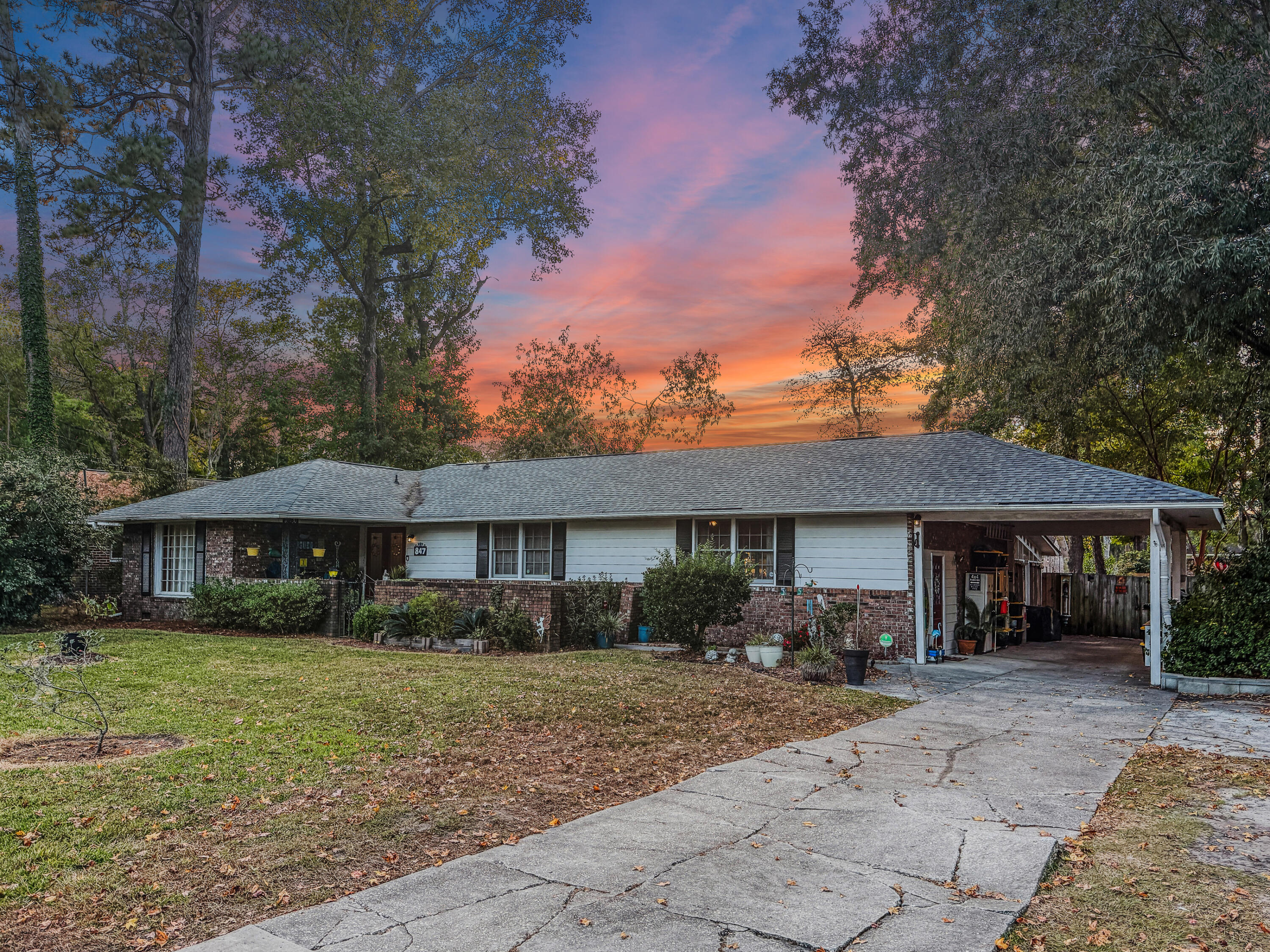 Property Photo: 847 Trent Street SC 29414