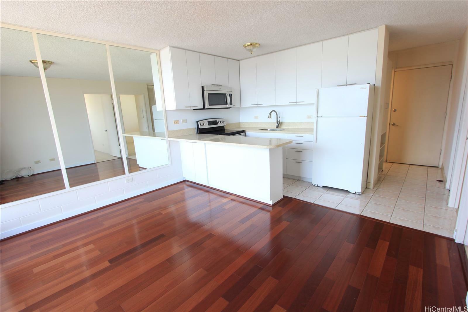 1138 Hassinger Street 605  Honolulu HI 96822 photo