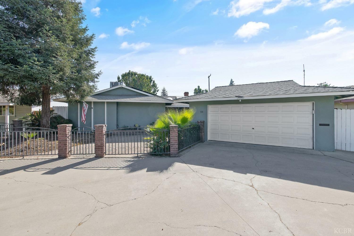 Property Photo:  531 W Feemster Avenue  CA 93277 