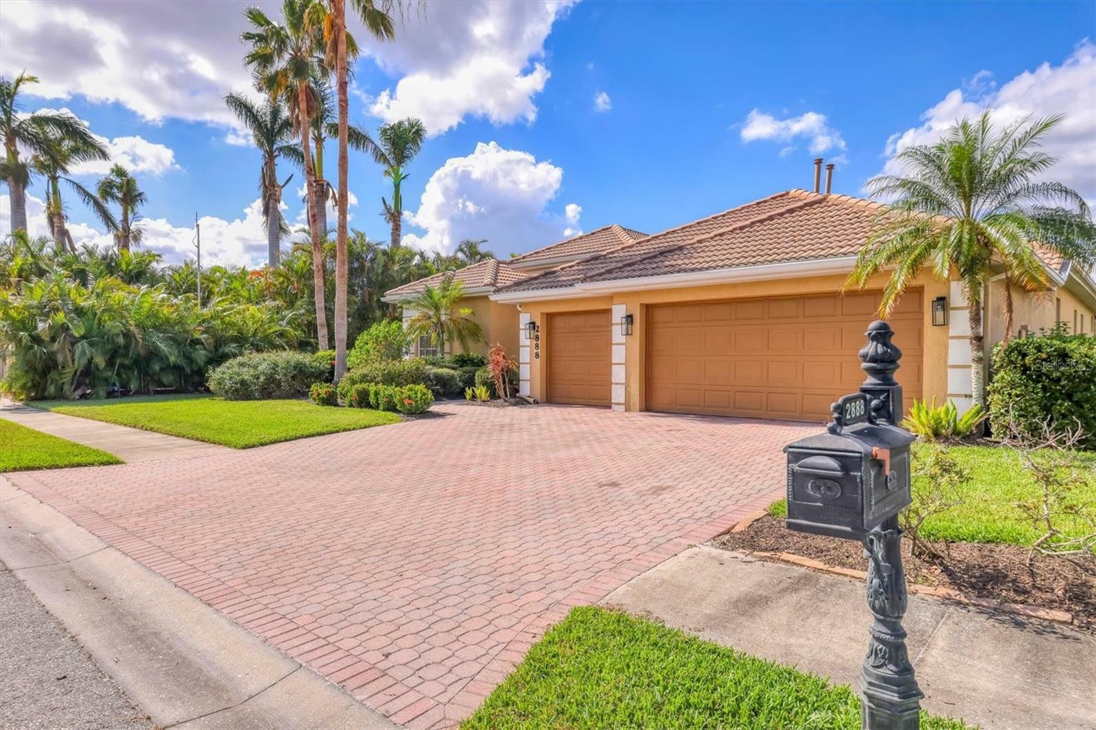 Property Photo:  2888 Grazeland Drive  FL 34240 