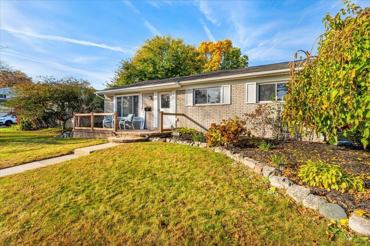 Property Photo:  14315 Blue Skies Street  MI 48154 4998 