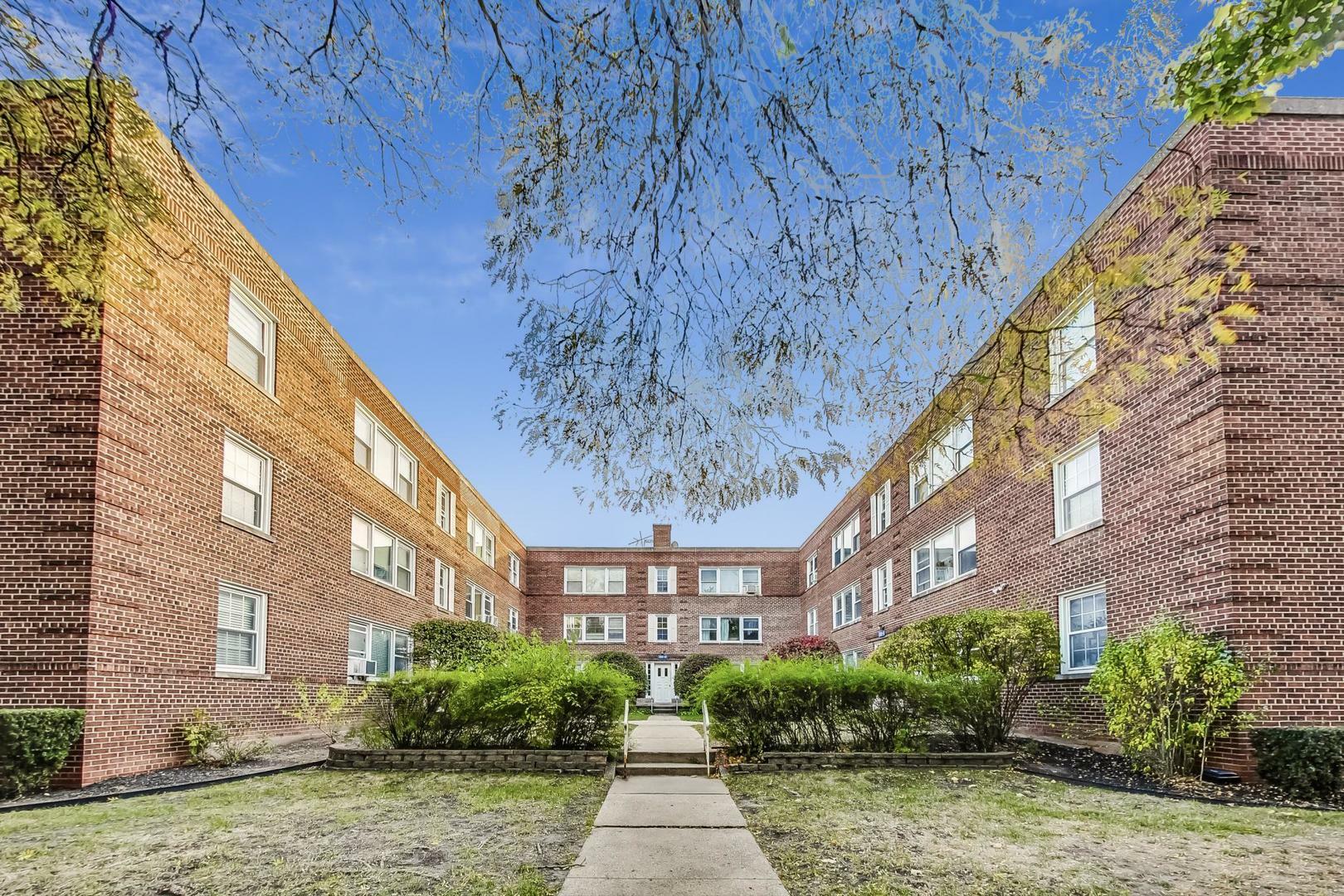 Property Photo: 2209 W Morse Avenue 3 IL 60645