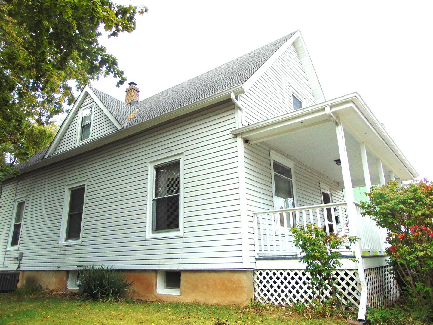 Property Photo:  108 Plum Street  IL 60120 