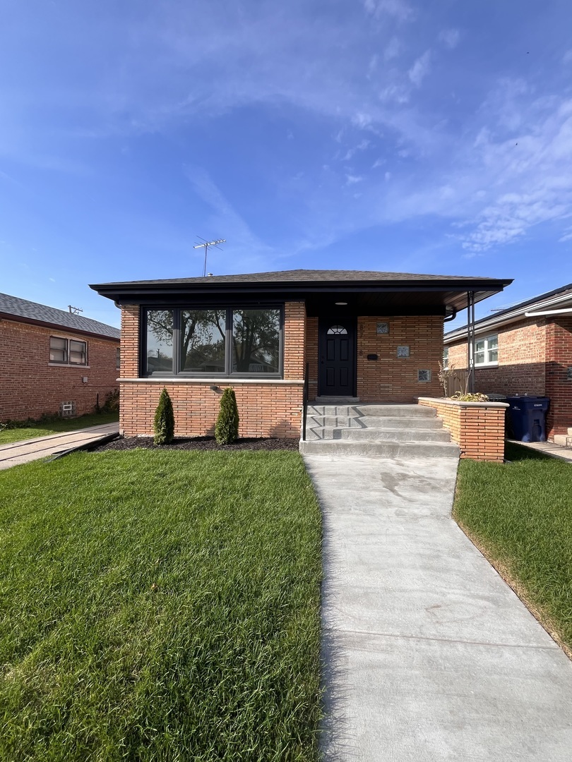 Property Photo:  8718 S Troy Avenue  IL 60805 