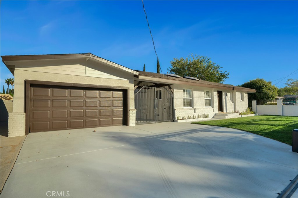 Property Photo:  8126 Geyser Avenue  CA 91335 