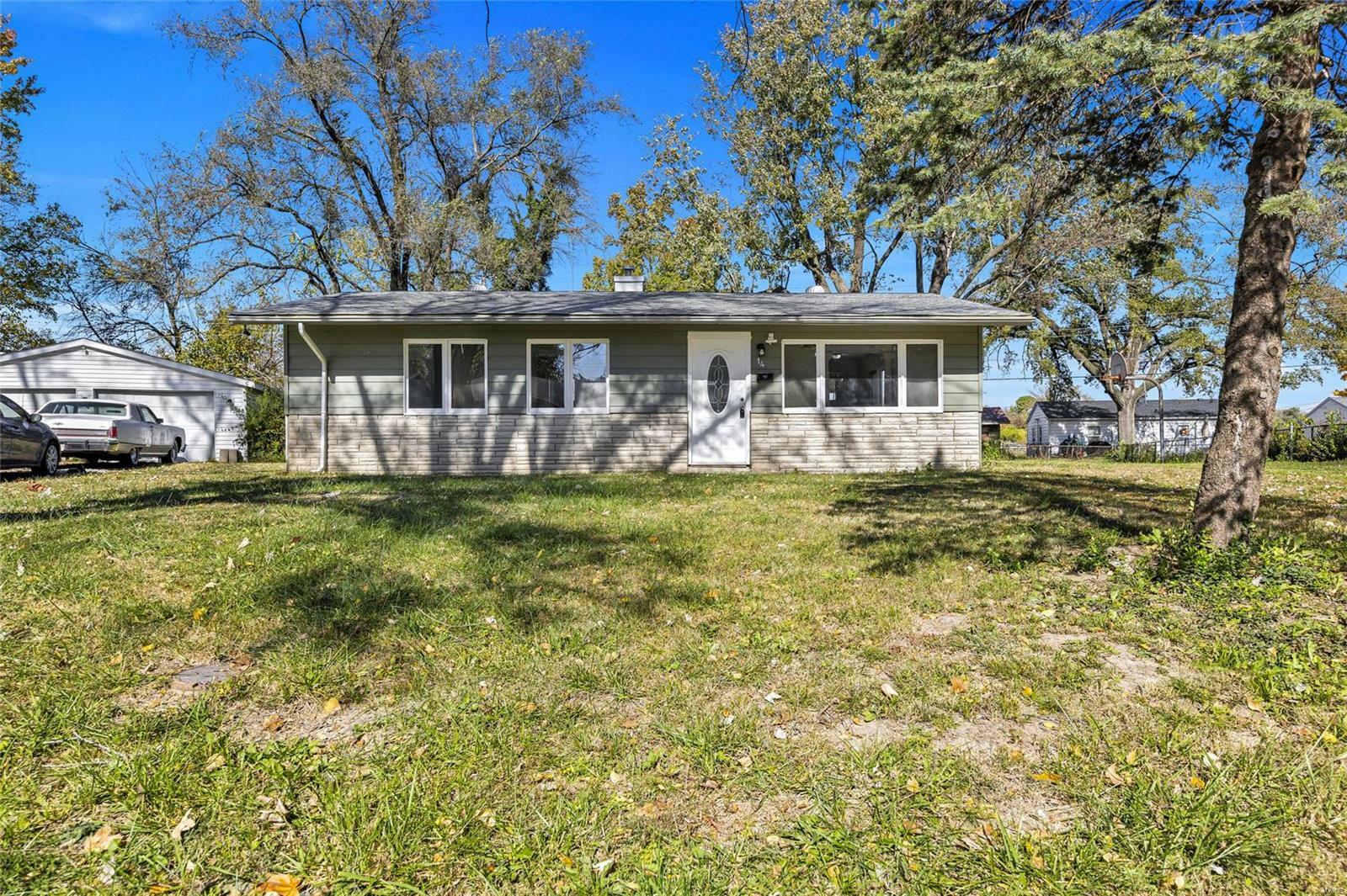 Property Photo:  14 W Adams Drive  IL 62206 