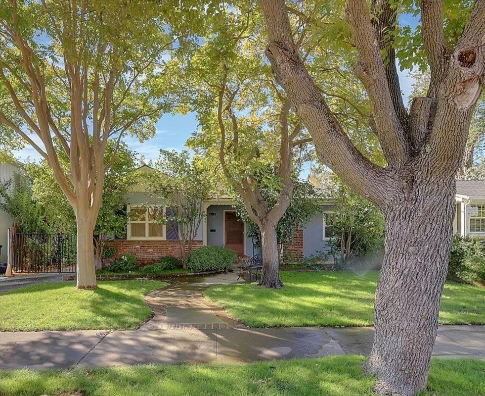 Property Photo:  950 4th Avenue  CA 95818 