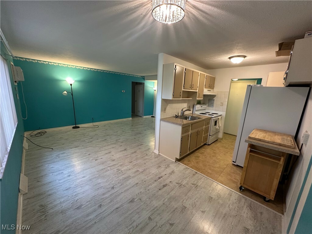 Property Photo:  1408 Golden Gate Boulevard H101  OH 44124 