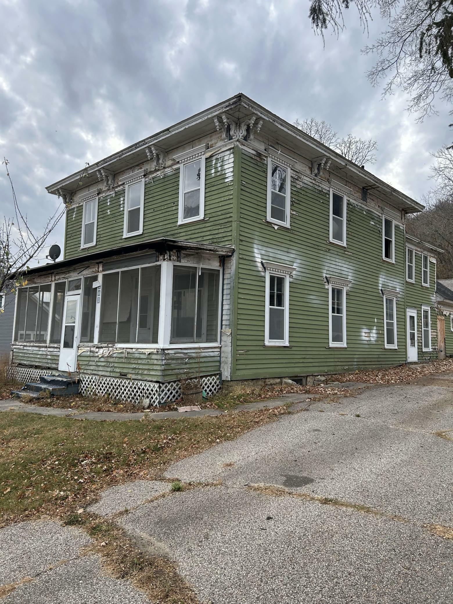 Property Photo:  203 W Stevens Avenue  MN 55971 