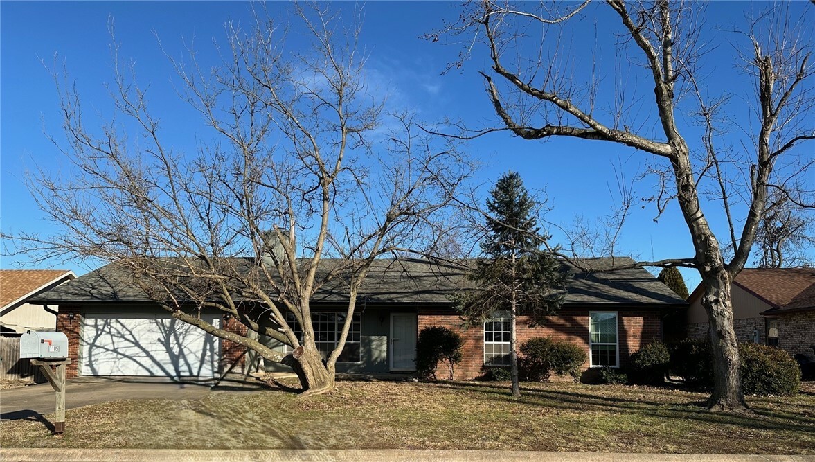 Property Photo:  1105 N Cardinal Drive  AR 72756 