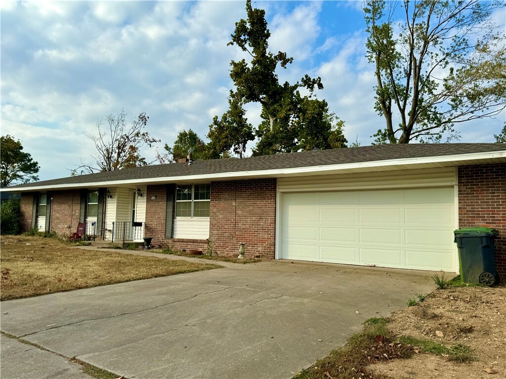 Property Photo:  1109 Pecan Street  AR 72756 