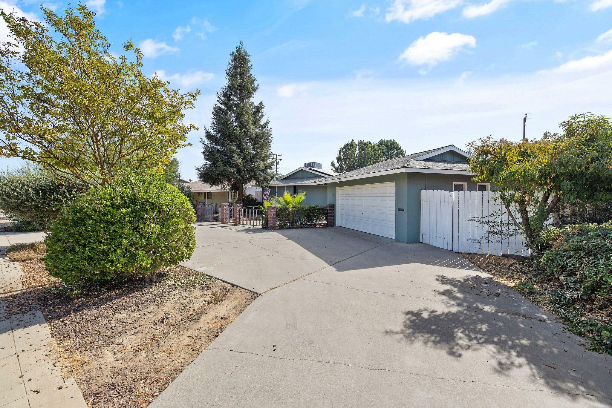 Property Photo:  531 W Feemster Avenue  CA 93277 