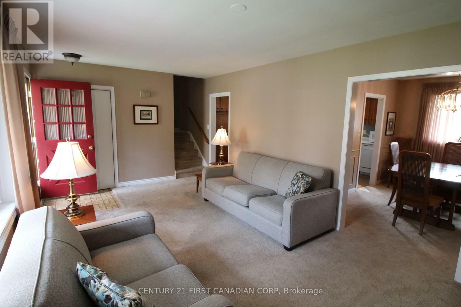 Property Photo:  753 Notre Dame Drive  ON N6J 3B7 