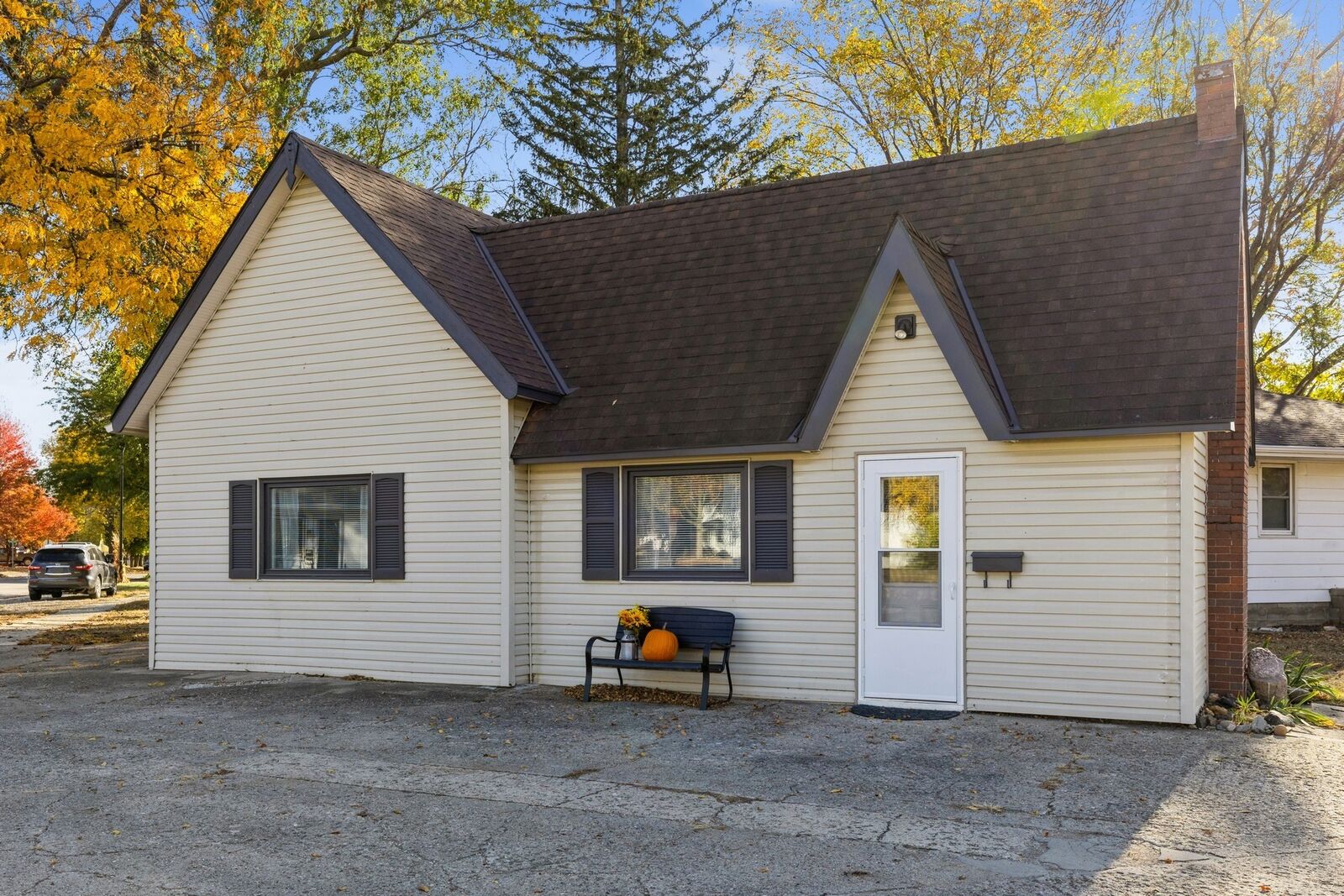 Property Photo:  121 5th Avenue  IA 50058 