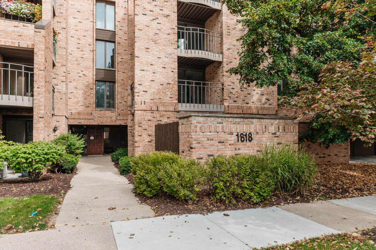 Property Photo:  1906 E Shorewood Blvd 157  WI 53211 