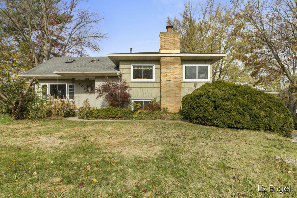 Property Photo:  202 Reynolds Street  MI 49408 