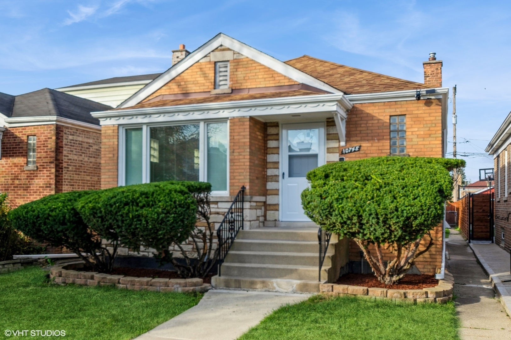 Property Photo:  10748 S Eberhart Avenue  IL 60628 