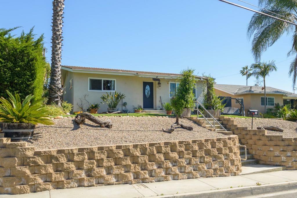 Property Photo:  421 E 9th Avenue  CA 92025 